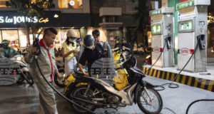 ВНА: Предлагат премахване на вносните мита за горивата за стабилизиране на доставките във Виетнам