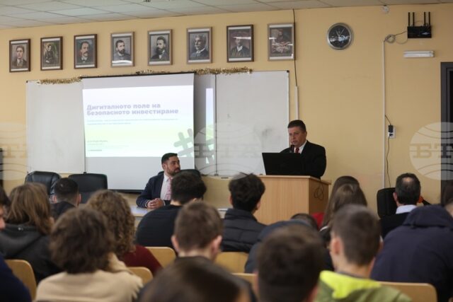 Важността на финансовата грамотност и основни правила за безопасно инвестиране обсъдиха представители на КФН с ученици в София