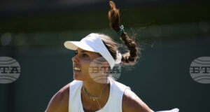 Виктория Томова се класира за втория кръг на турнира по тенис УТА 1000 в Синсинати