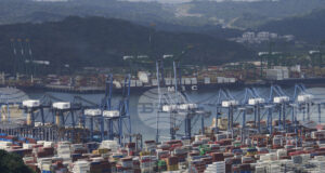 Войната в Иран и растящите разходи за гориво могат да увеличат трафика през Панамския канал, смята ръководителят на компанията оператор на водния път