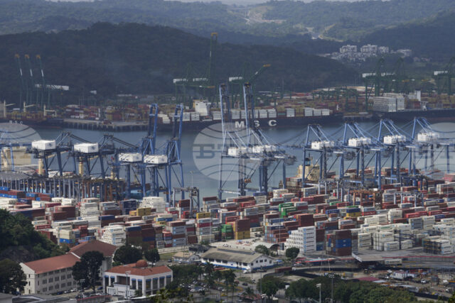 Войната в Иран и растящите разходи за гориво могат да увеличат трафика през Панамския канал, смята ръководителят на компанията оператор на водния път