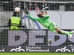 Вратарят на Айнтрахт Франкфурт Кауа Сантос. ще отсъства от терена няколко седмици заради контузия