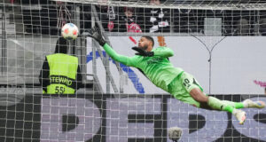 Вратарят на Айнтрахт Франкфурт Кауа Сантос. ще отсъства от терена няколко седмици заради контузия