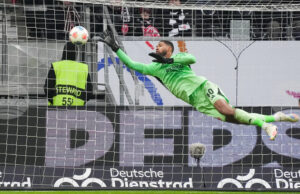 Вратарят на Айнтрахт Франкфурт Кауа Сантос. ще отсъства от терена няколко седмици заради контузия