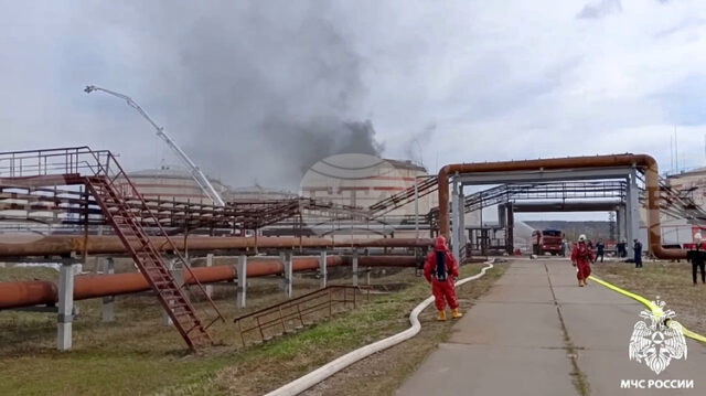 Ройтерс: Петролната рафинерия в руския град Кириши - една от най-големите в страната, е преустановила работа след украински удари с дронове