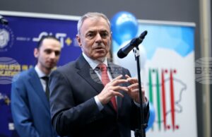 Големият приз „Студент на годината – 2026“ беше връчен от служебния министър на образованието проф. Сергей Игнатов на Ивана Каменова от УАСГ Големият приз „Студент на годината - 2026“ беше връчен от служебния министър на образованието проф. Сергей Игнатов на Ивана Каменова от УАСГ