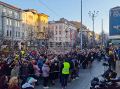 Граждани протестират в центъра на София с искане да се разкрие истината за случаите „Петрохан" и „Околчица"