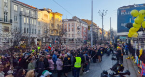 Граждани протестират в центъра на София с искане да се разкрие истината за случаите „Петрохан" и „Околчица"