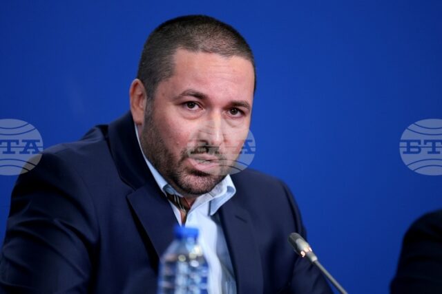 Гражданско движение „Сияние" ще участва в изборите като коалиция от партии със същото име, обяви Николай Попов