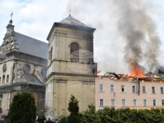 Двама души бяха убити, а десетки ранени при руски атаки в Украйна, съобщиха местните власти