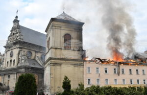 Двама души бяха убити, а десетки ранени при руски атаки в Украйна, съобщиха местните власти Двама души бяха убити, а десетки ранени при руски атаки в Украйна, съобщиха местните власти