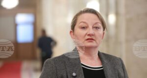 Социалната работа не се вижда, но без нея обществото се разпада, заяви председателят на парламентарната социална комисия Деница Сачева