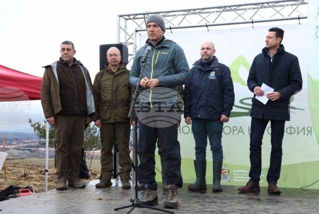 Десетото юбилейно издание на инициативата "Новата гора на София" започна днес в Банкя