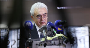 Да се търсят доставки на газ от Русия би било икономически и политически погрешно, заяви изпълнителният директор на МАЕ