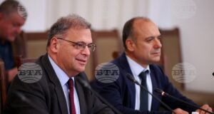 Другата седмица ще имаме среща с работната група за депозитната система, каза министър Юлиян Попов