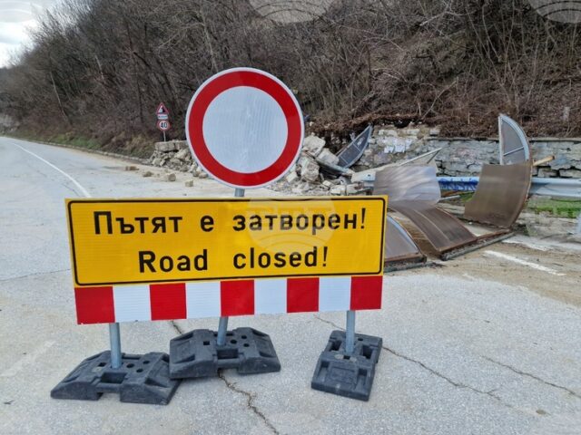 Държавата ще осигури средства за укрепване свлачището на хълма Трапезица във Велико Търново, е уверил служебният министър на културата