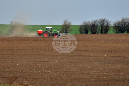 ЕК отпуска спешна помощ от 7,4 млн. евро за българските земеделци земеделие