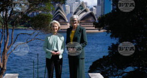 Председателят на ЕК Урсула фон дер Лайен (вляво) и генерал-губернаторът на Австралия Сам Мостин в Сидни, понеделник, 23 март 2026 г.