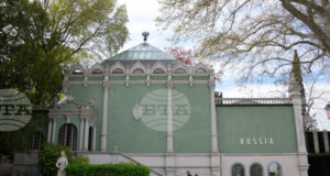 Евродепутати протестират срещу участието на Русия във Венецианското биенале, съобщава "Евронюз"