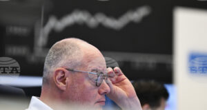 Европейските пазари се движат на отрицателна територия в предобедната търговия след поскъпването на петрола въпреки освобождаването на стратегически резерви