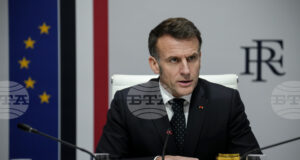 Енманюел Макрон призова иранския си колега за незабавно спиране на атаките на Ислямската република в Близкия изток