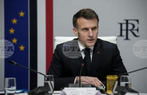 Енманюел Макрон призова иранския си колега за незабавно спиране на атаките на Ислямската република в Близкия изток Енманюел Макрон призова иранския си колега за незабавно спиране на атаките на Ислямската република в Близкия изток