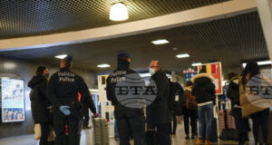 Железопътният транспорт в Брюксел бе прекъснат заради подозрителни чанти на гара "Миди"