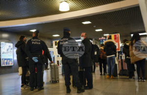 Железопътният транспорт в Брюксел бе прекъснат заради подозрителни чанти на гара "Миди"