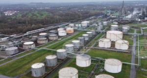 Започва освобождаването на договорените над 400 млн. барела петролни резерви на страните от МАЕ, съобщи организацията