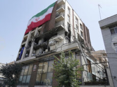 Израел съобщи за нови удари срещу Иран след смъртта на върховния лидер