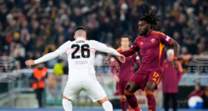 Интер ще се опита да привлече халфа на Рома Ману Коне през лятото