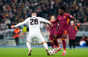 Интер ще се опита да привлече халфа на Рома Ману Коне през лятото