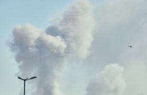 Ирански медии съобщават за щети по болници и по летището на Техеран, в града се чуват изключително силни взривове