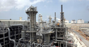 Иранските атаки са унищожили 17 на сто от капацитета на Катар за износ на втечнен газ, възстановяването може да отнеме до пет години