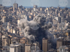 Дим се издига над ливанската столица Бейрут след израелски удар, 6 март 2026 г.