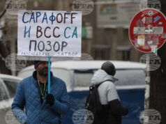 Как „временният“ главен прокурор стана дългосрочен проблем Граждани протестират пред ВСС с искане за оставката на и.ф. главен прокурор Борислав Сарафов