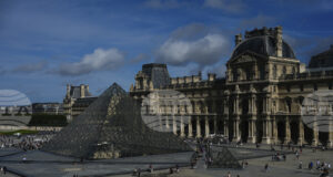 Кандидатът на левицата води във втория тур на местните избори в Париж