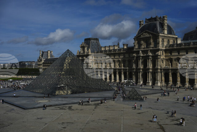 Кандидатът на левицата води във втория тур на местните избори в Париж