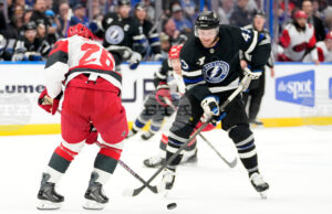 Каролина победи Тампа Бей в НХЛ Каролина победи Тампа Бей в НХЛ