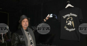 Китаристът Фил Кембъл, свирил в британската група „Мотърхед", почина на 64-годишна възраст