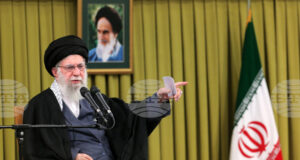 Кои са ключовите претенденти за наследник на върховния лидер на Иран според саудитски вестник