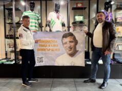 Красимир Балъков и Йорданка Христова подкрепиха инициативата "Улица и алея Димитър Пенев" Красимир Балъков и Йорданка Христова подкрепиха инициативата "Улица и алея Димитър Пенев"