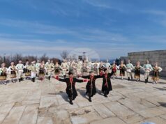 Културната програма на връх Шипка за 3 март обедини фолклор, рецитал и възстановки под режисурата на Христо Димитров от ансамбъл „Българе“