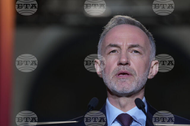 Левицата запазва Париж: Социалистът Еманюел Грегоар печели кметските избори Победителят в местните избори в Париж - социалистът Еманюел Грегоар