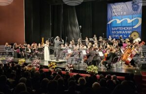 "Мартенските музикални дни" в Русе бяха закрити с концерт на Русенската филхармония, маестро Димитър Косев и цигуларката Лия Петрова