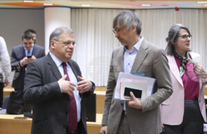 Министър Юлиян Попов обсъди с ресорни министри в ЕС промяна на стандартите за въглеродни емисии при автомобили Министър Юлиян Попов обсъди с ресорни министри в ЕС промяна на стандартите за въглеродни емисии при автомобили