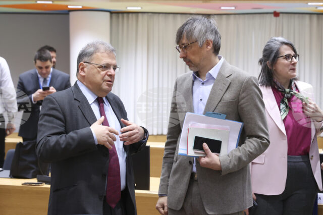 Министър Юлиян Попов обсъди с ресорни министри в ЕС промяна на стандартите за въглеродни емисии при автомобили