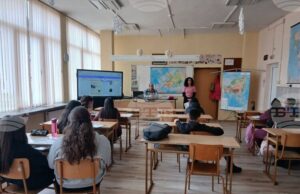 Мобилна библиотека представи Априлското въстание пред ученици в Смолян