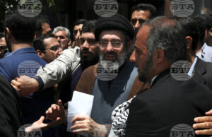 Моджтаба Хаменей (в средата) на събитие в Техеран през 2019 г.