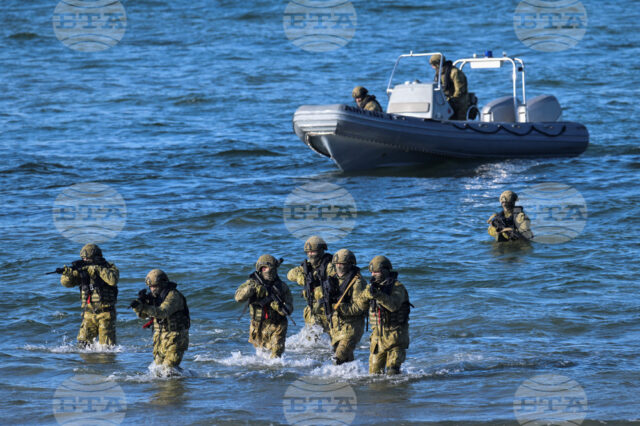 НАТО проведе най-голямото си учение „Стедфаст дарт 2026“ без американско Военнослужещи по време на отработването на морски десант в рамките на учението на НАТО "Стедфаст дарт 26" в зоната "Путлос" на крайбрежието на Германия, 18 февруари 2026 г.
